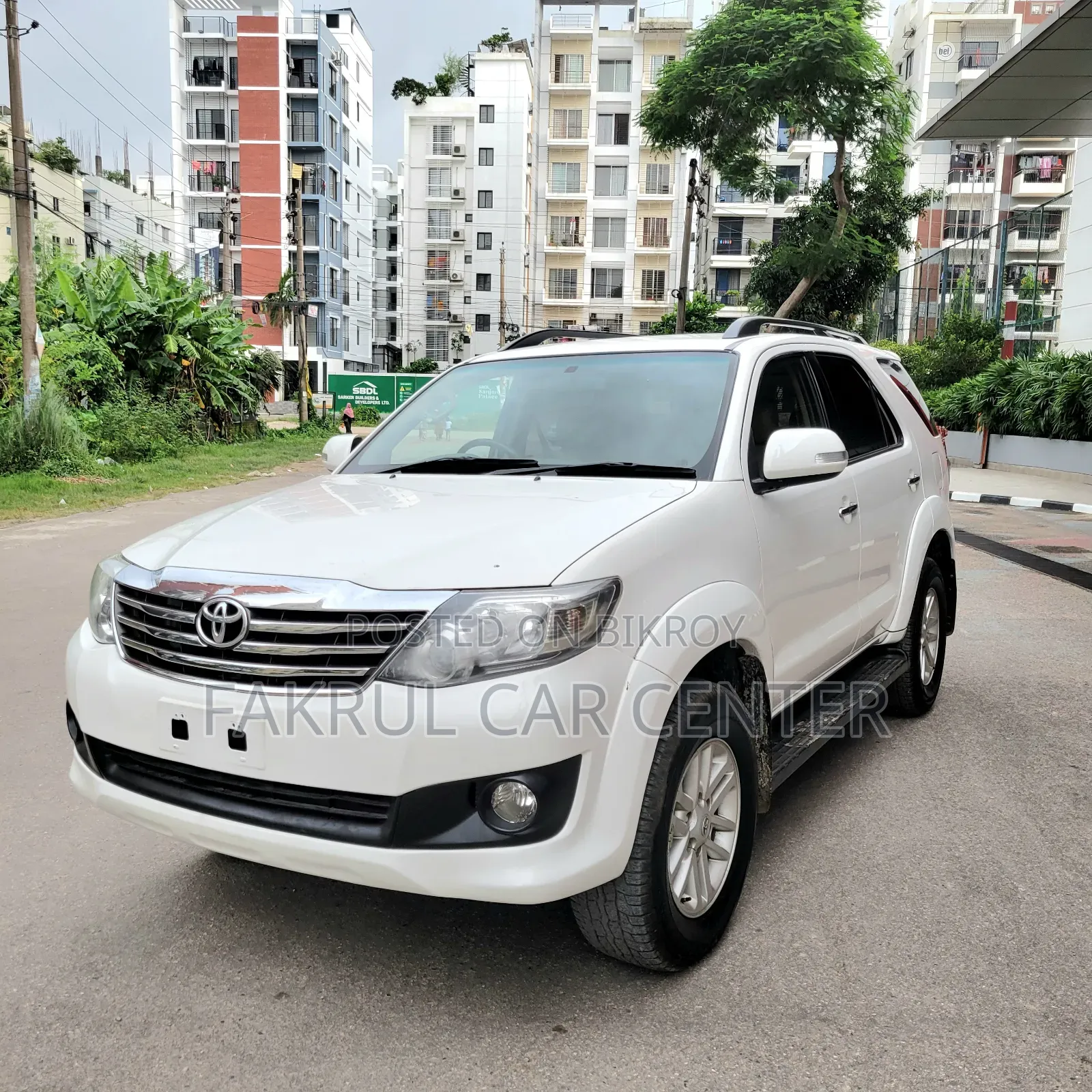 টয়োটা ফরচুনার ২০১১ সাদা
