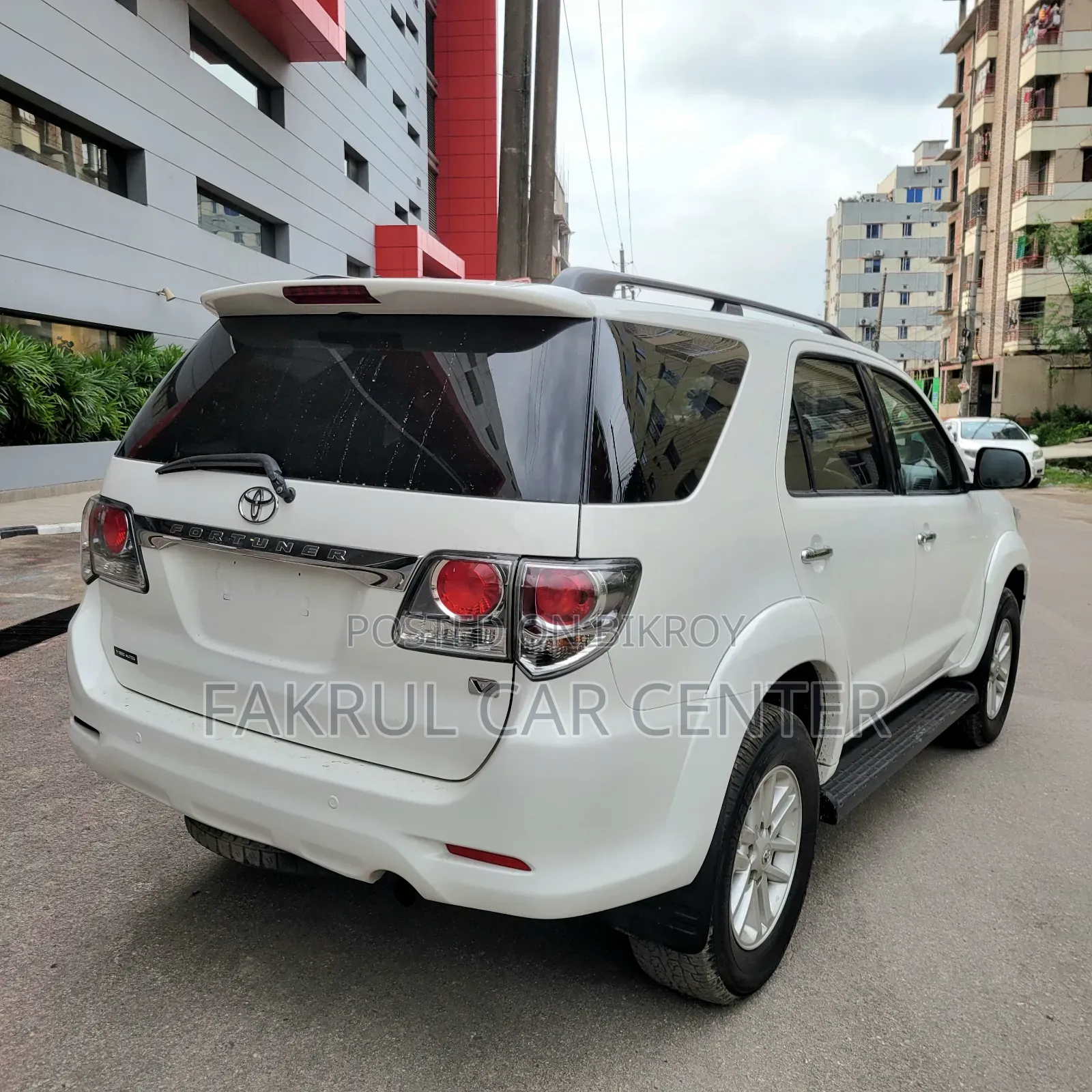 টয়োটা ফরচুনার ২০১১ সাদা