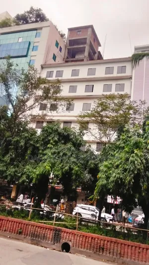 মতিঝিল দৈনিক বাংলার মোড়ে সাড়ে তিন কাঠা জমিতে সাত তলা বাড়ী বিক্রি