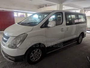 Hyundai H1 2011 White