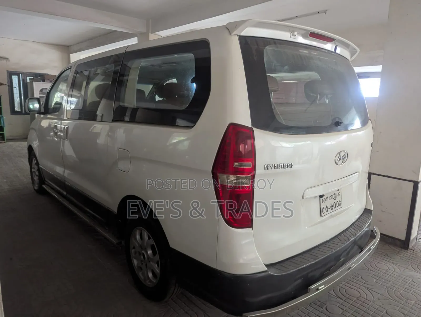 Hyundai H1 2011 White