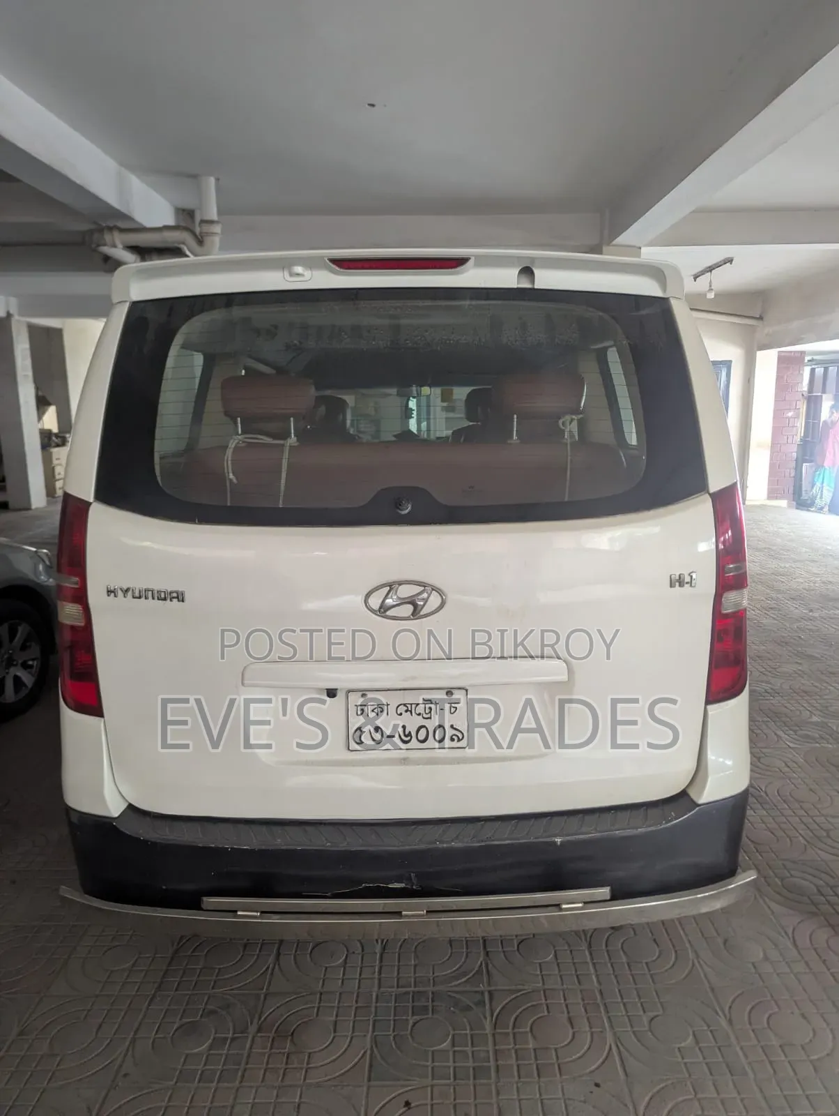 Hyundai H1 2011 White