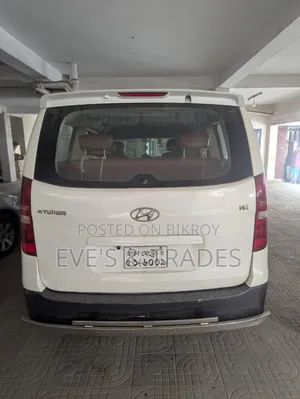 Hyundai H1 2011 White