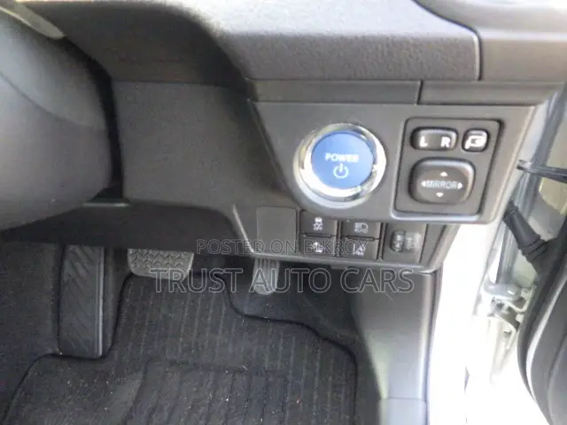 টয়োটা এক্সিও ২০২৩ রূপালী
