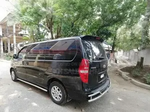হুন্দাই এইচ১ ২০১০ কালো