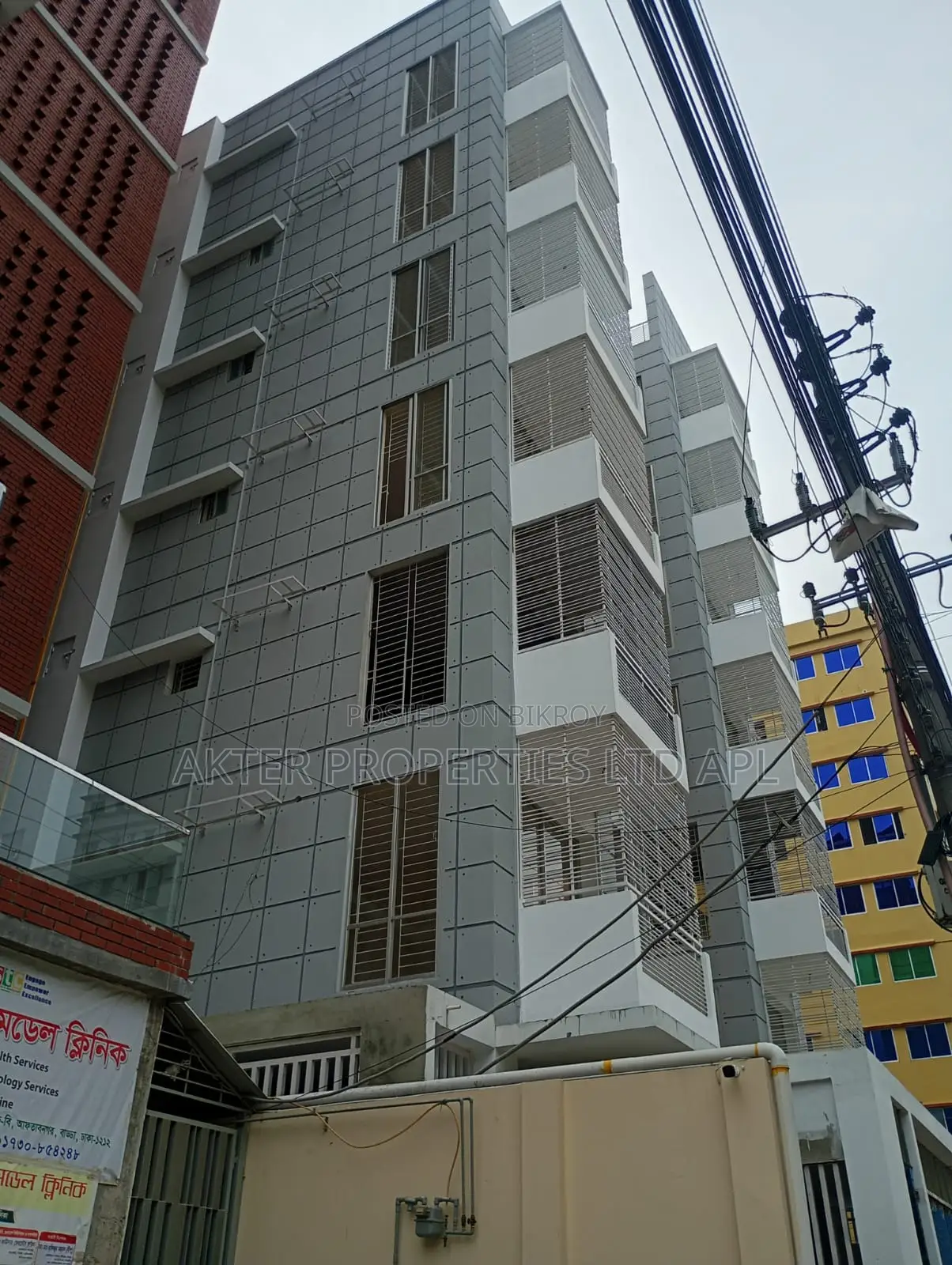 ইস্ট ওয়েস্ট এর বিপরীতে ৪ বেডরুমের অ্যাপার্টমেন্ট বিক্রয়