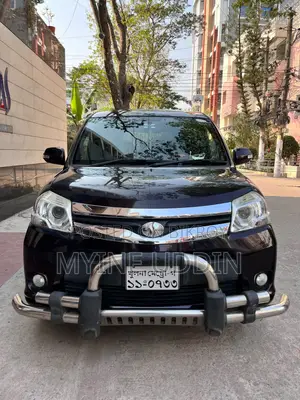 Toyota Sienta 2014 Maroon