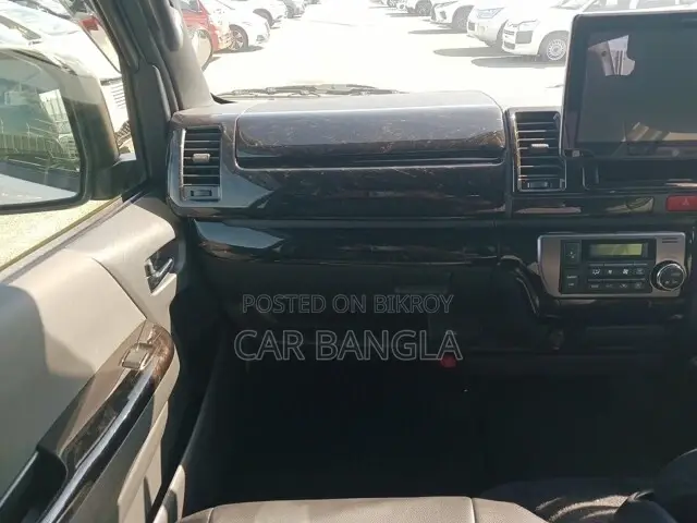 Toyota HiAce 2021 White