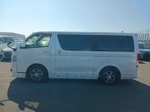 Toyota HiAce 2021 White