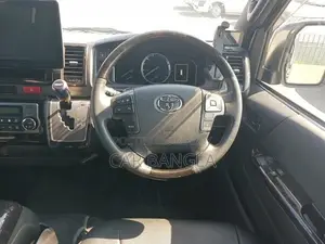 Toyota HiAce 2021 White
