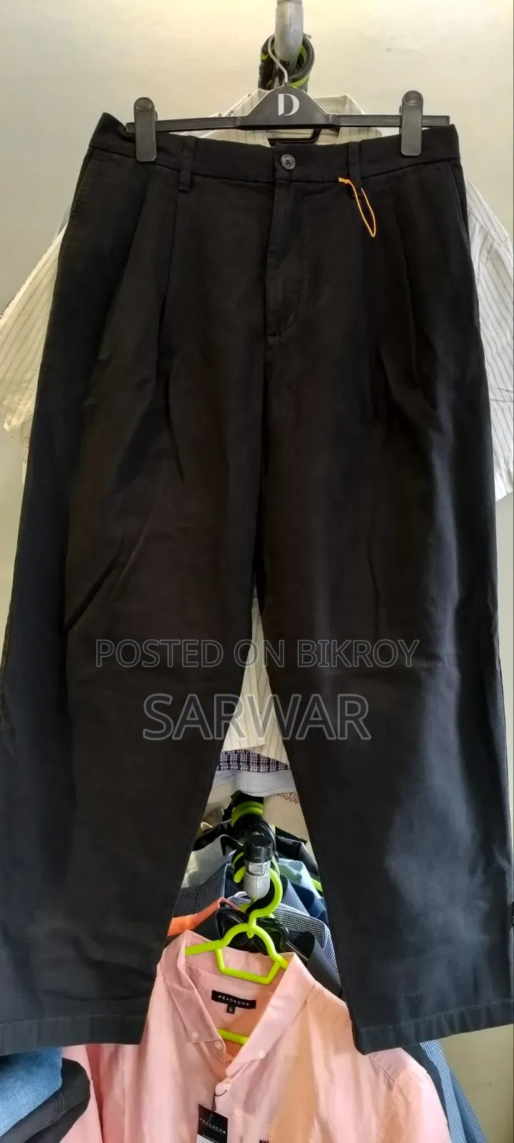 Loose Fit Pleat-Front Pants