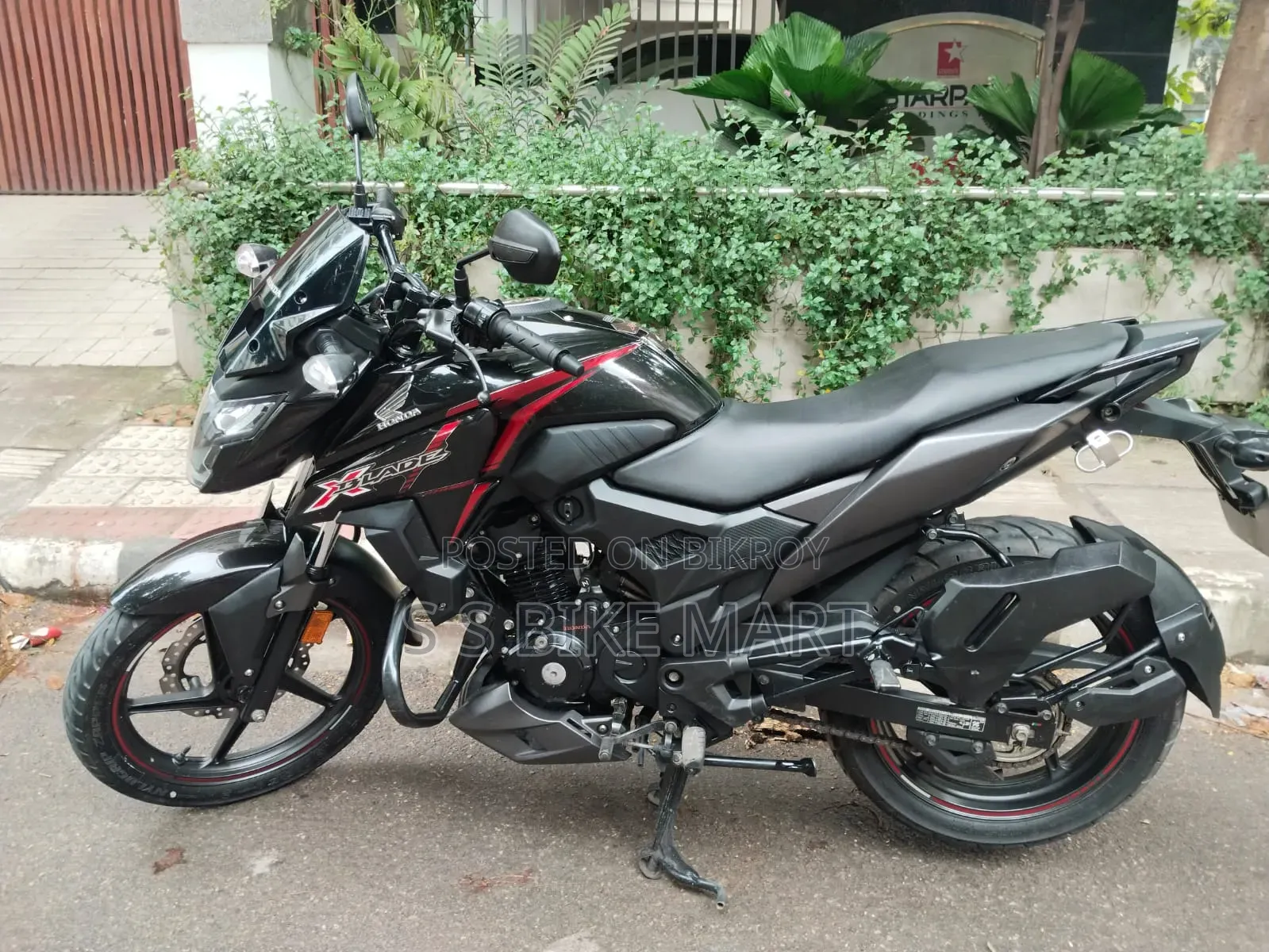 হোন্ডা এক্স-ব্লেড ১৬০ ২০২১ কালো