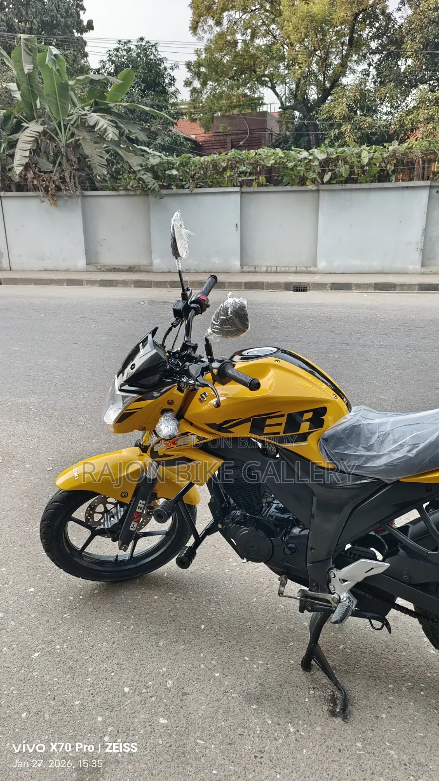 Suzuki 2024 Yellow