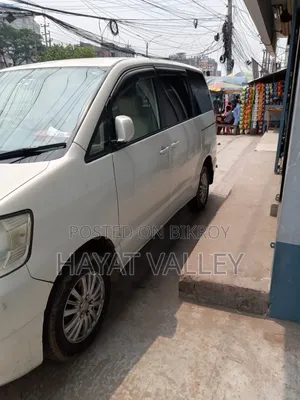 Toyota Noah 2004 White