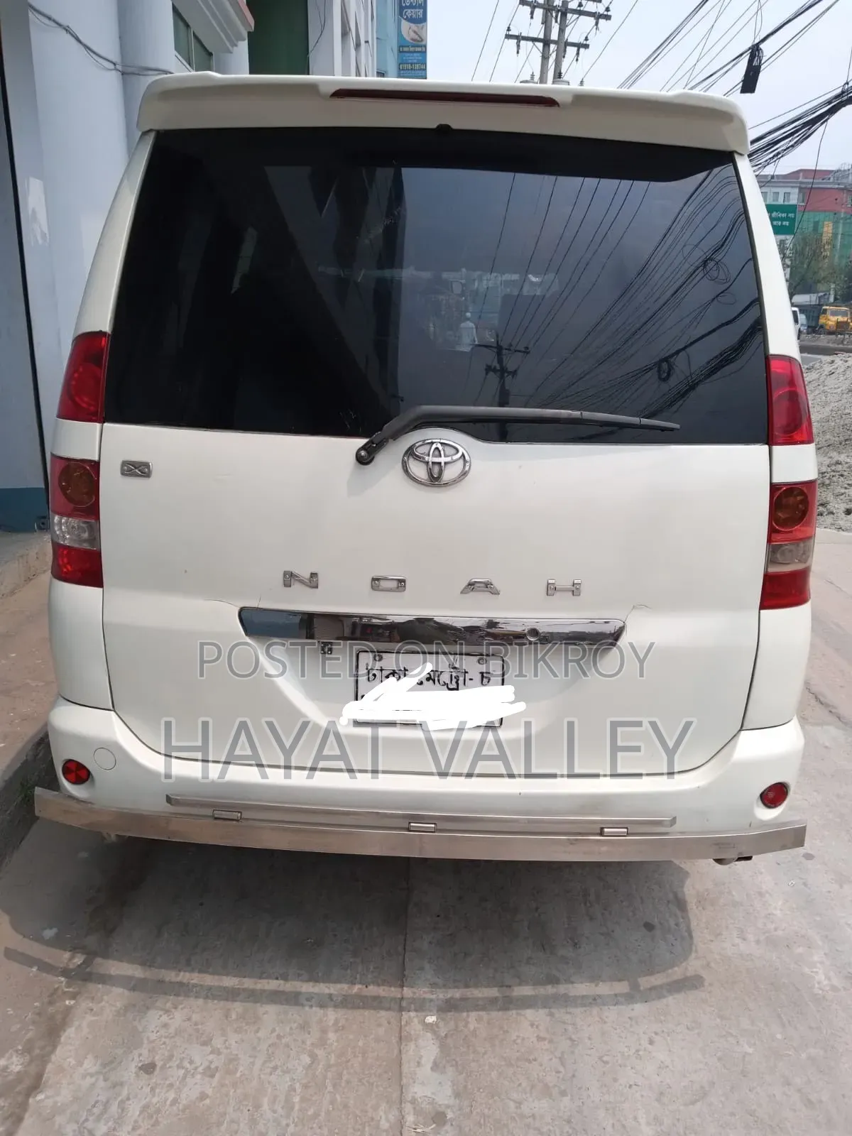 Toyota Noah 2004 White