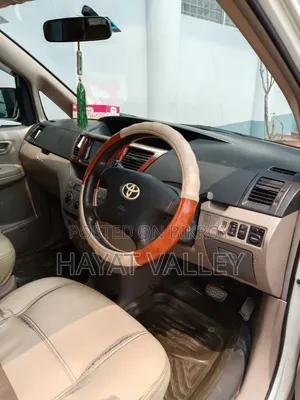 Toyota Noah 2004 White