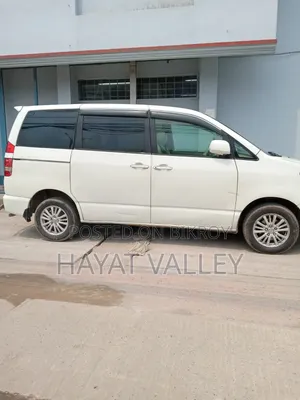 Toyota Noah 2004 White