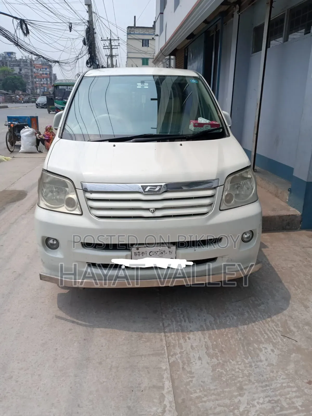 Toyota Noah 2004 White