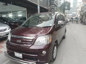 টয়োটা নোয়া ২.০ এফডব্লিউডি (৮ সিটার) ২০০৫ মেরুন