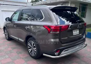মিতসুবিশি আউটল্যান্ডার ২০২০ গ্রে