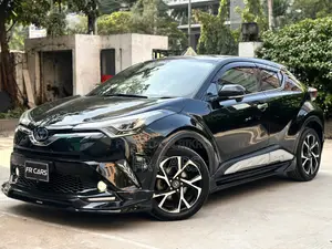 Toyota C-HR XLE FWD Sport Utility (2.0L 4cyl 2AM) 2018 Black