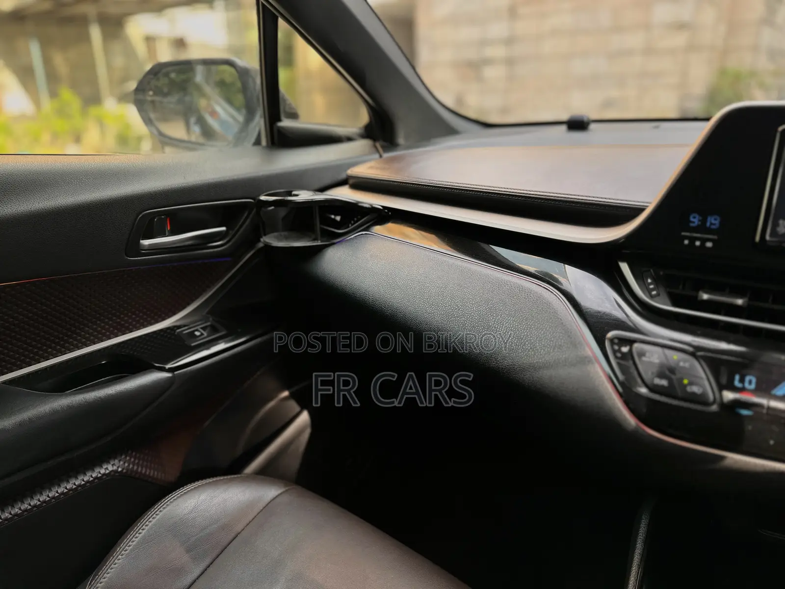 Toyota C-HR XLE FWD Sport Utility (2.0L 4cyl 2AM) 2018 Black