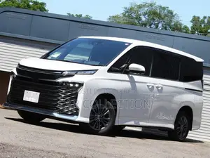 Toyota Voxy 2022 Pearl