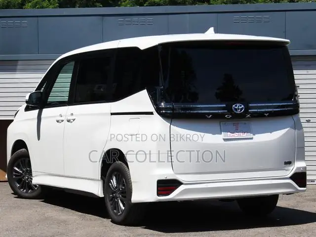 Toyota Voxy 2022 Pearl