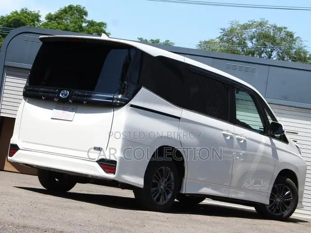 Toyota Voxy 2022 Pearl