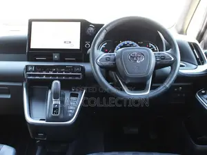 Toyota Voxy 2022 Pearl