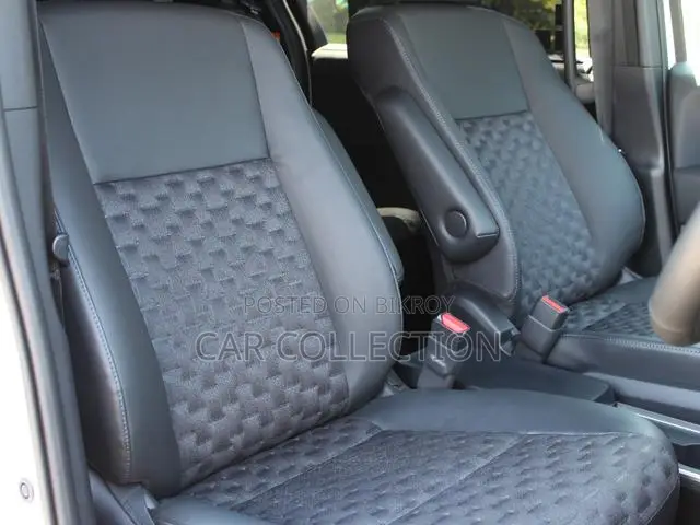 Toyota Voxy 2022 Pearl