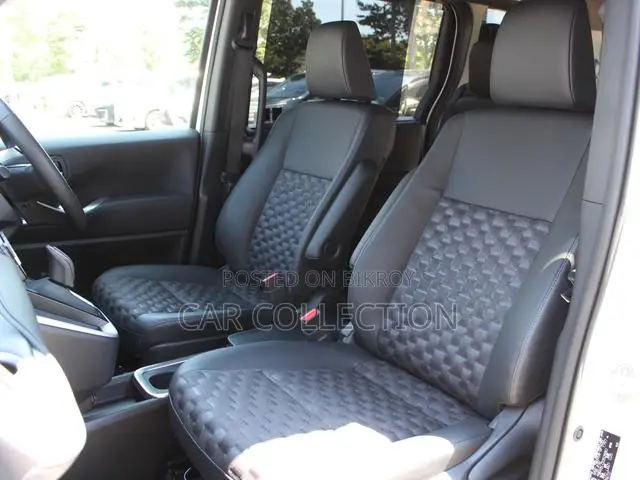 Toyota Voxy 2022 Pearl