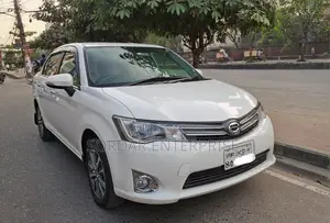 টয়োটা এক্সিও ২০১৫ সাদা
