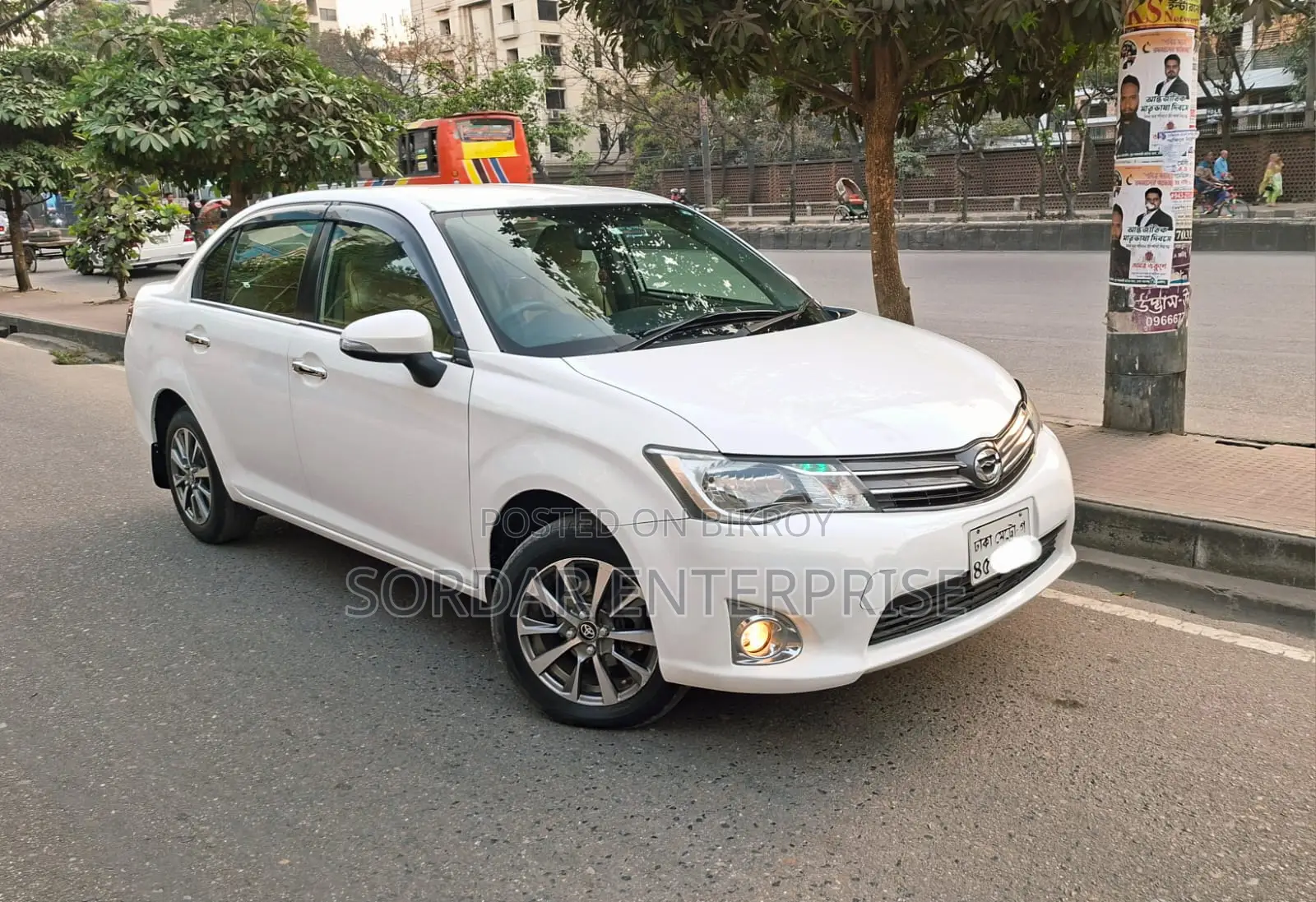 টয়োটা এক্সিও ২০১৫ সাদা