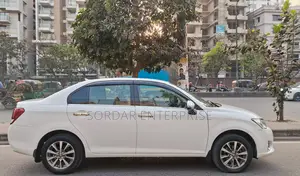 টয়োটা এক্সিও ২০১৫ সাদা