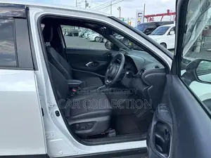 টয়োটা ইয়ারিস ক্রস ২০২১ পার্ল