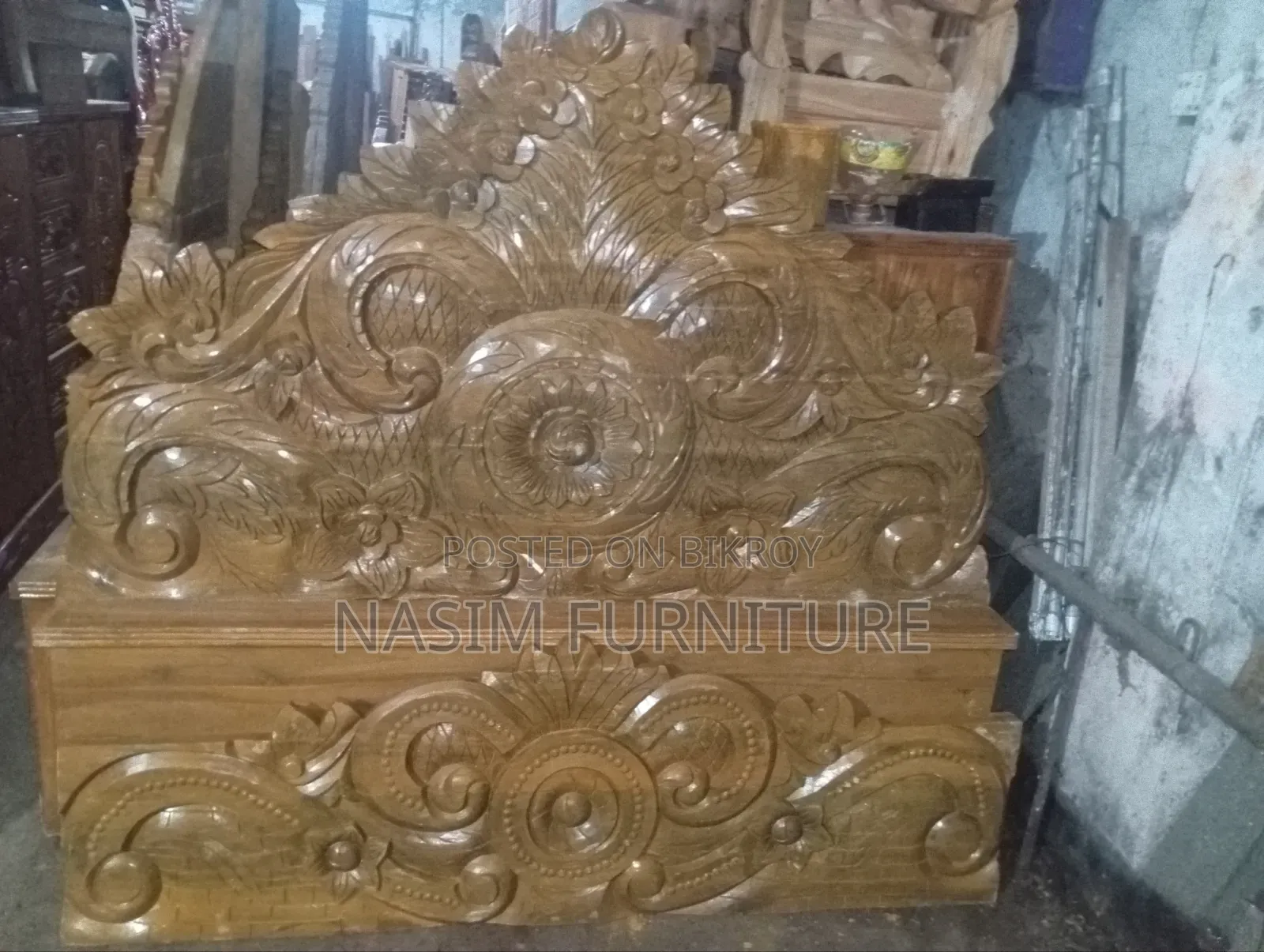 পুরাতন পালং আকাশি কাটের বক্স পালং