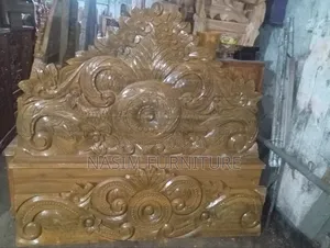 পুরাতন পালং আকাশি কাটের বক্স পালং