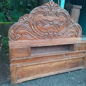 পুরাতন পালং আকাশি কাটের বক্স পালং