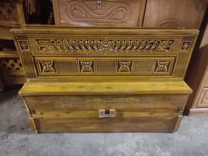 পুরাতন পালং আকাশি কাটের বক্স পালং