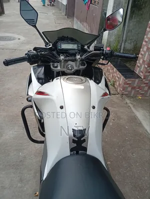 Yamaha YZF-R 2018 White