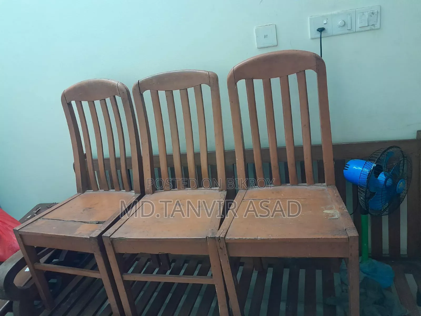 Teak Wood 4-Seater Round Dining Table