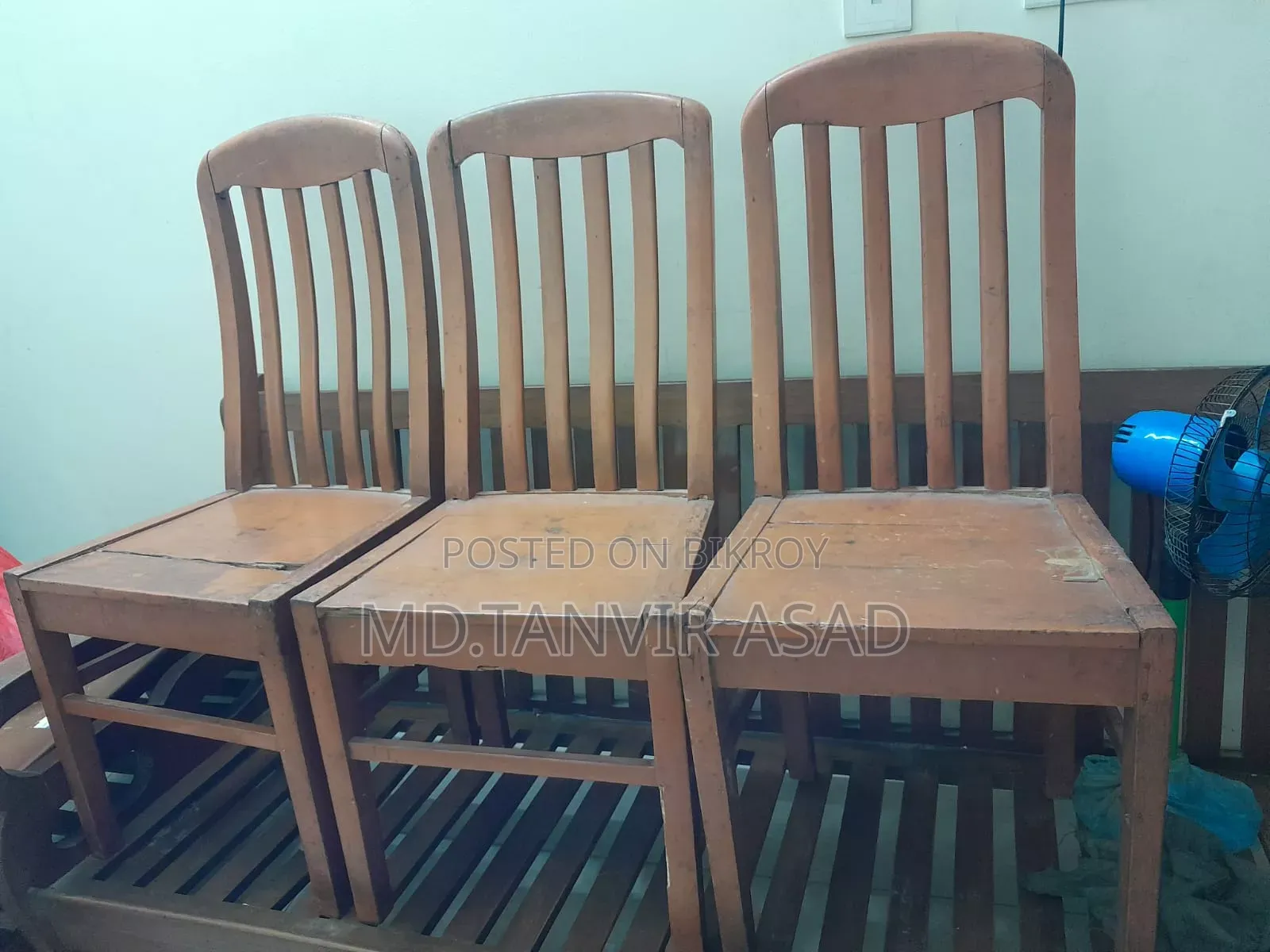 Teak Wood 4-Seater Round Dining Table