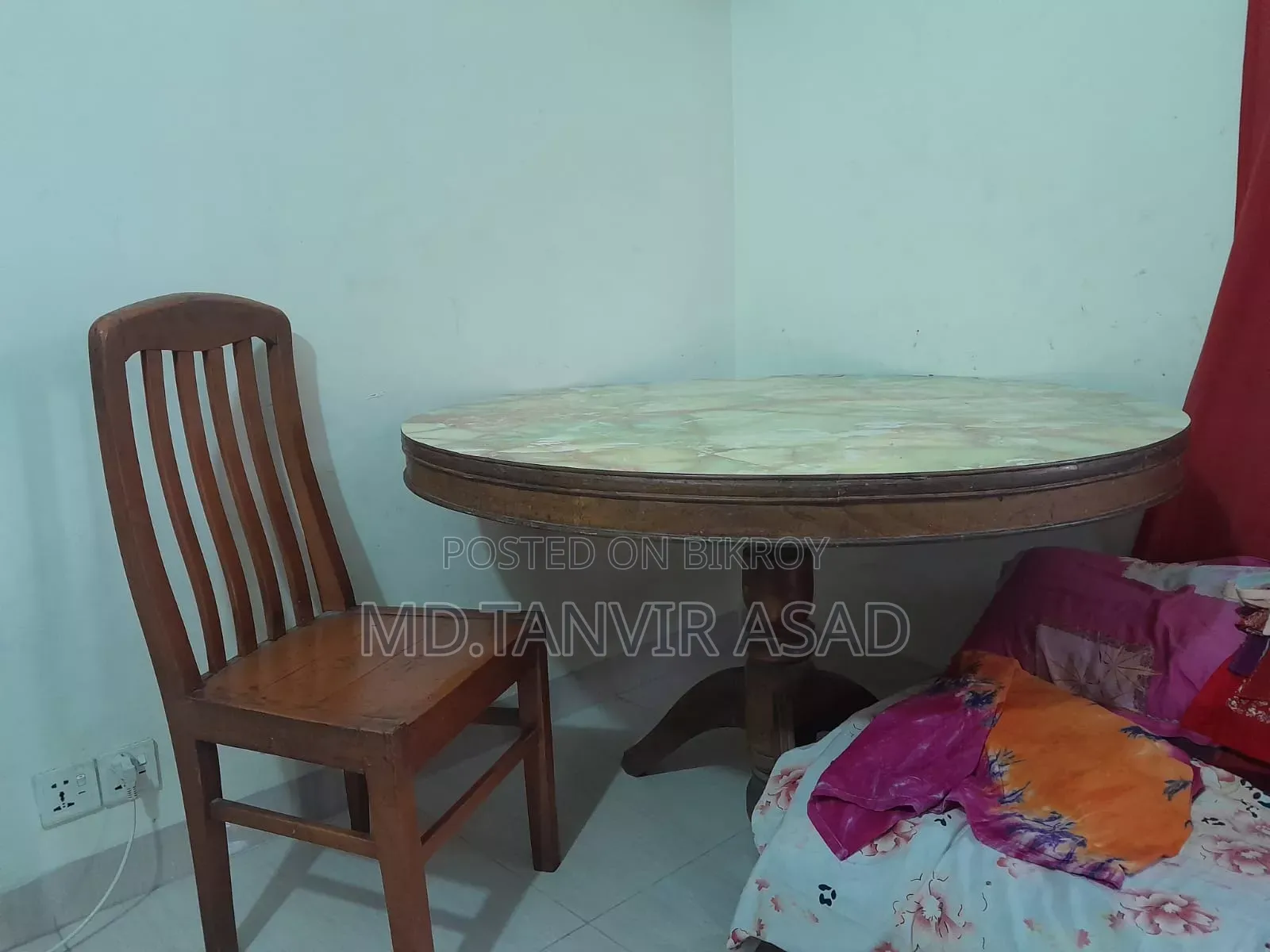 Teak Wood 4-Seater Round Dining Table