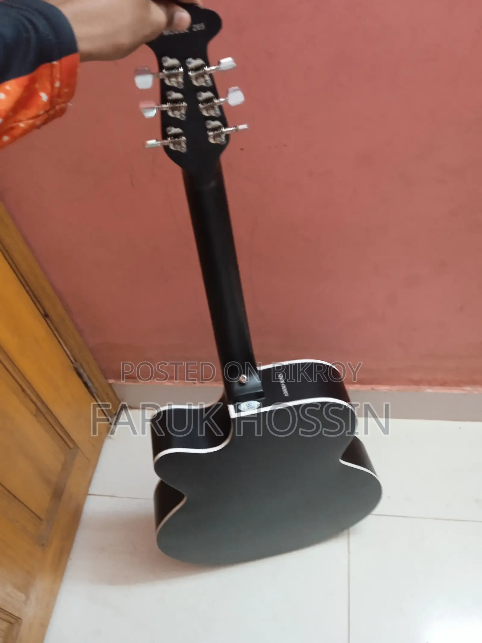 সিগনেচার গিটার ব্র্যান্ড নিউ