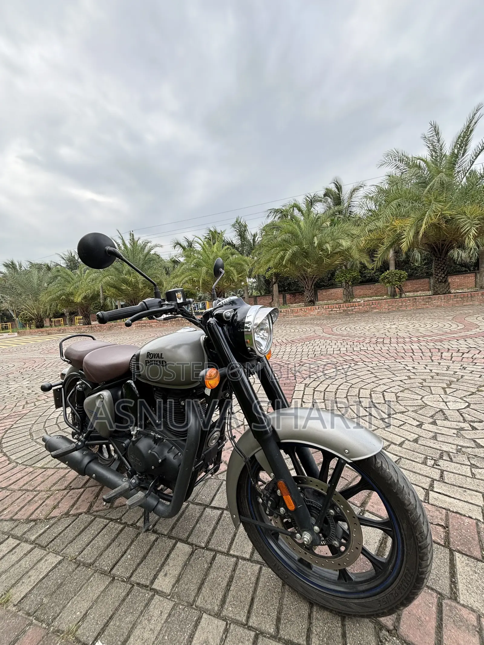 রয়াল মোটরসাইকেল ২০২৫ গ্রে