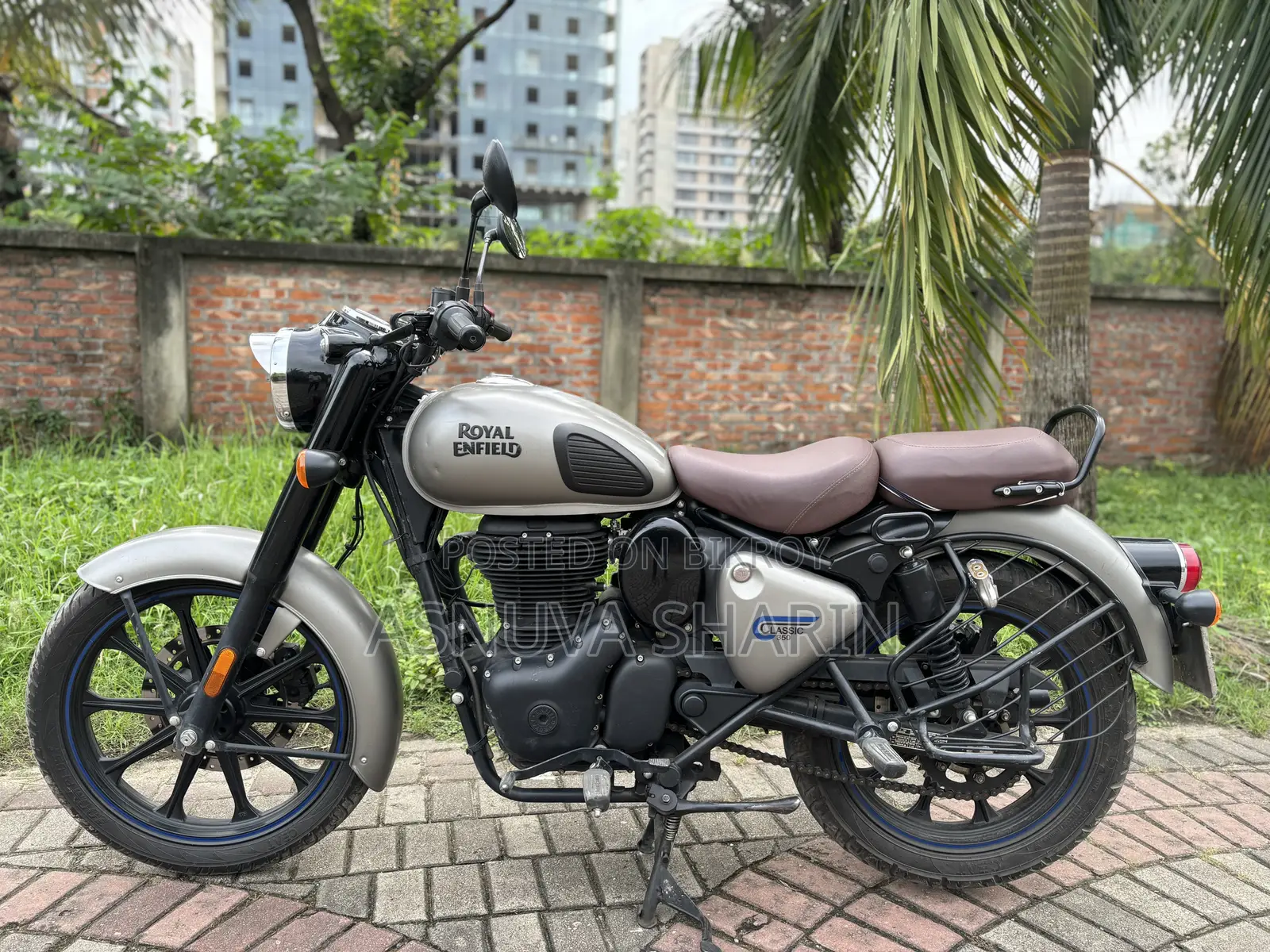রয়াল মোটরসাইকেল ২০২৫ গ্রে
