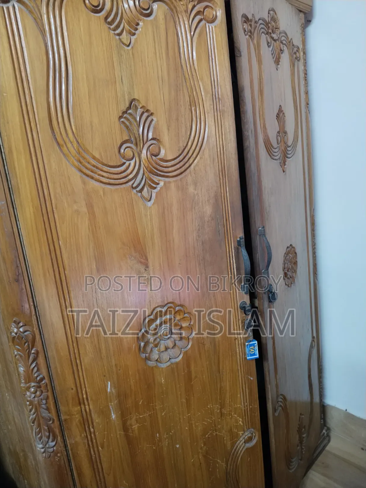 Shegun Wood Almari