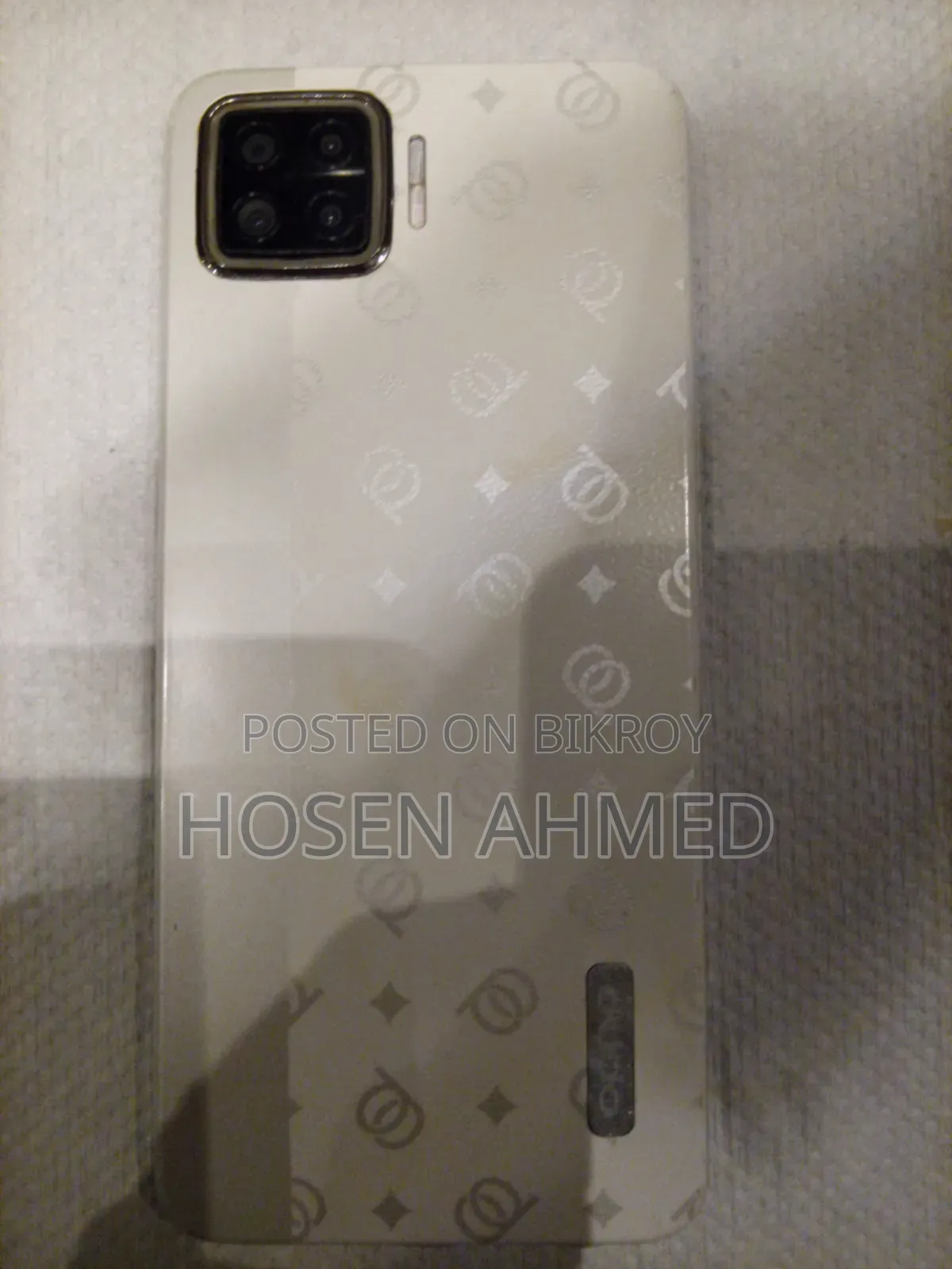 ওপ্পো এফ১৭ ১২৮ জিবি সাদা