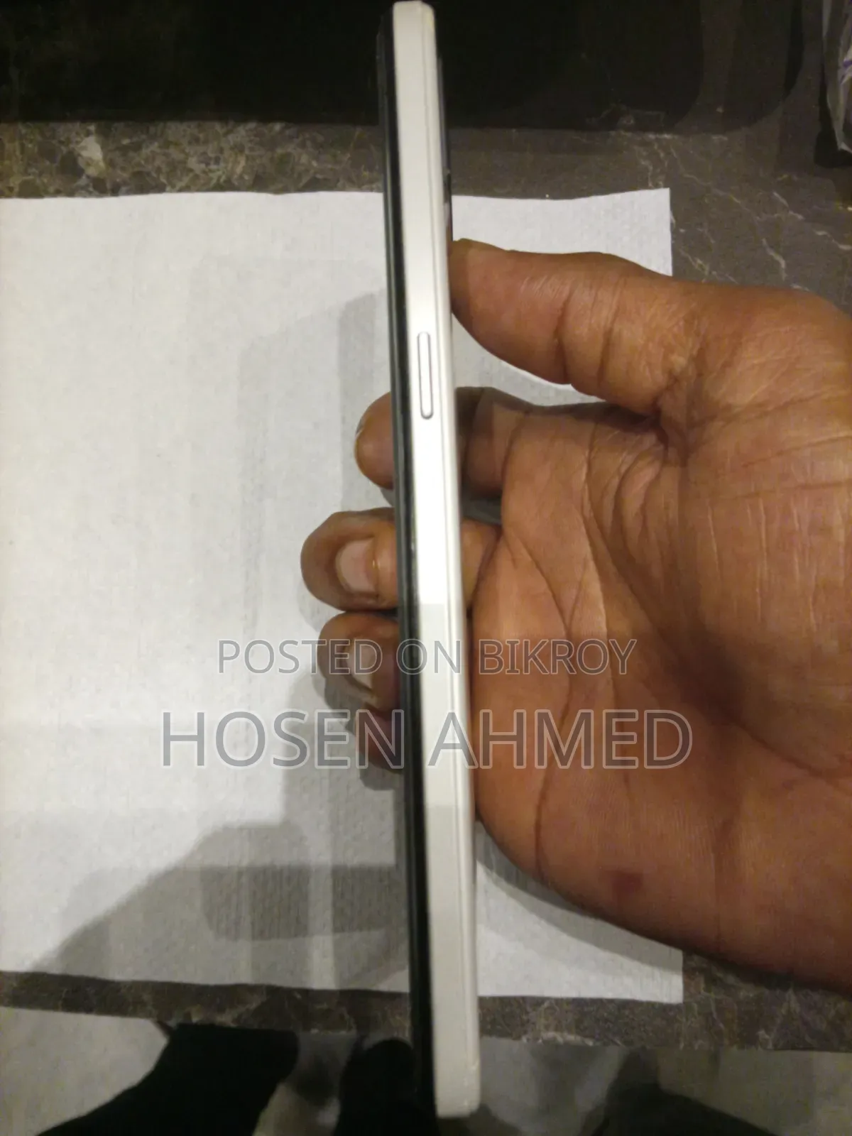 ওপ্পো এফ১৭ ১২৮ জিবি সাদা